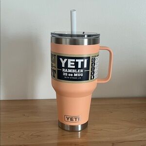 YETI Rambler 35 oz Mug w/ straw lid